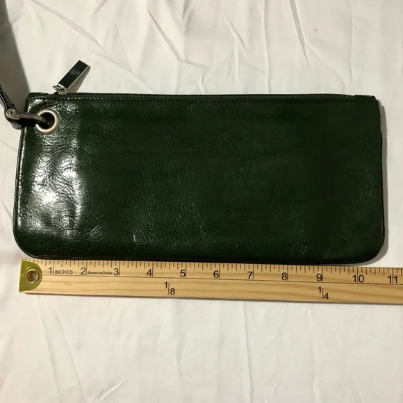 Hobo international green leather wristlet purse classic quiet luxury minimalist - Picture 3 of 10